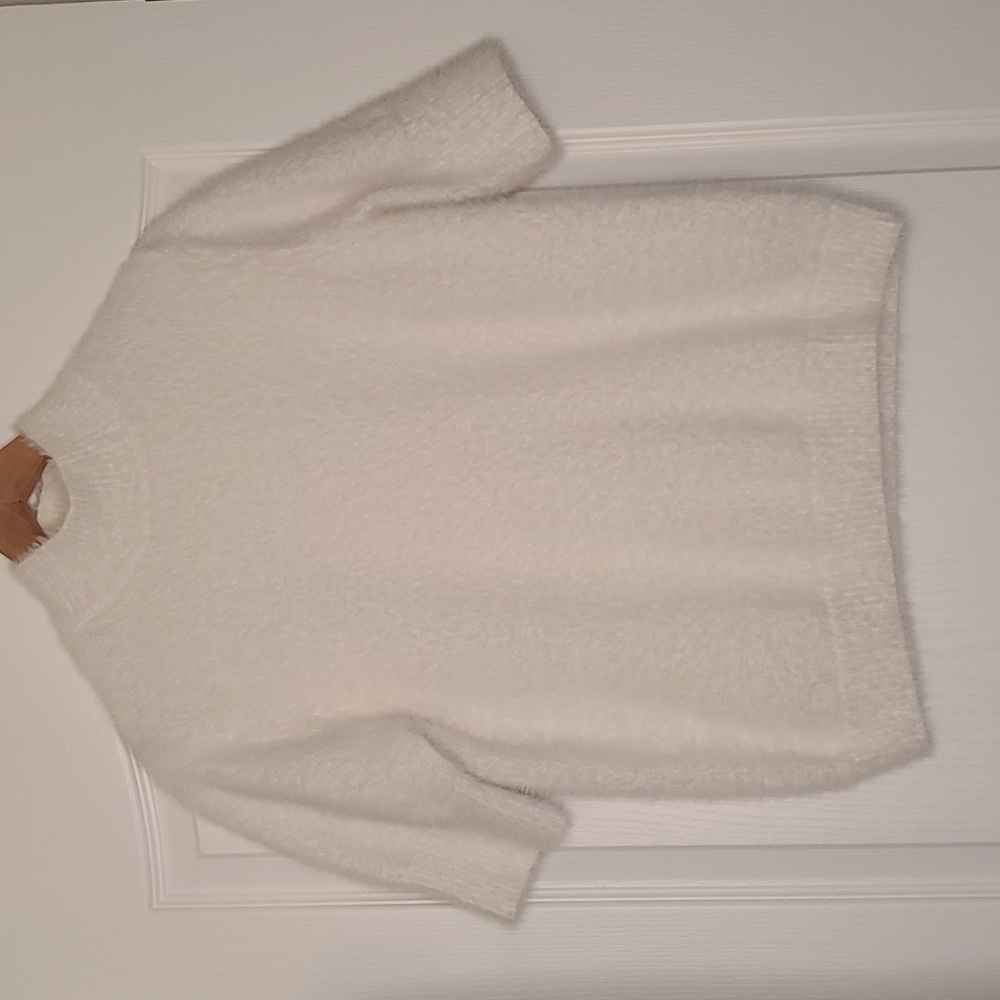 EUC✨ MARLED brand women's L white eyelash fuzzy short sleeve mock neck sweater
